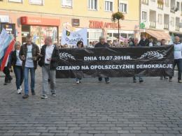 Duże Opole. Kolejna "miesięcznica pogrzebania na Opolszczyźnie demokracji".
