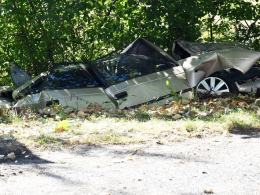 Zasnął za kierownicą dostawczaka i staranował zaparkowane auta