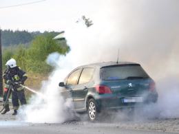 Peugeot stanął w ogniu podczas jazdy