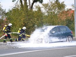 Peugeot stanął w ogniu podczas jazdy