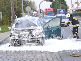Peugeot stanął w ogniu podczas jazdy