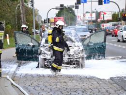 Peugeot stanął w ogniu podczas jazdy