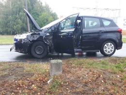 Wypadek podczas wyprzedzania, dwie osoby ranne