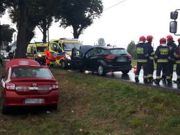 Wypadek podczas wyprzedzania, dwie osoby ranne