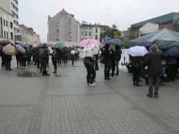 Trwa czarny protest na Placu Wolności