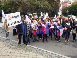 Nauczyciele manifestowali pod Urzędem Wojewódzkim