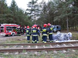 Samochód wjechał wprost pod pociąg