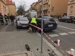 Kierowca forda mondeo wjechał w trzy auta i uciekł