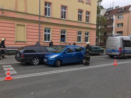 Kierowca forda mondeo wjechał w trzy auta i uciekł