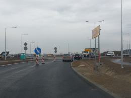 Kierowcy jeżdżą już częścią nowego ronda w Karczowie