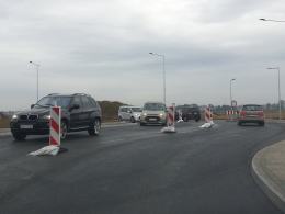 Kierowcy jeżdżą już częścią nowego ronda w Karczowie