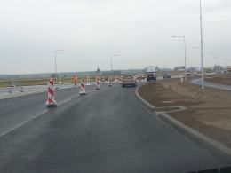 Kierowcy jeżdżą już częścią nowego ronda w Karczowie