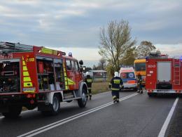 Małżeństwo z dwójką dzieci trafiło do szpitala po dachowaniu