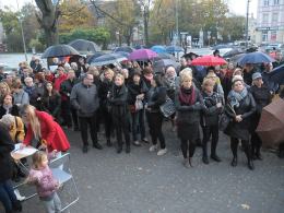 Manifestacja kobiet pod siedzibą opolskiego PiS