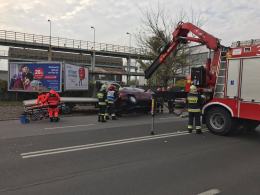 Zderzenie i dachowanie na ul. Niemodlińskiej