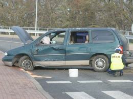 Tragiczny wypadek na Zaodrzu. Kierowca wypadł z samochodu.