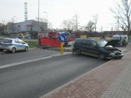 Tragiczny wypadek na Zaodrzu. Kierowca wypadł z samochodu.
