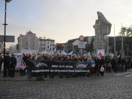 Duże Opole. 1500 przeciwników przemaszerowało ulicami miasta.