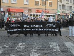 Duże Opole. 1500 przeciwników przemaszerowało ulicami miasta.