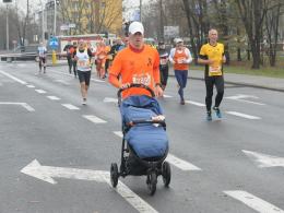 Ulice Kędzierzyna-Koźla zalała fala biegowej "Pomarańczowej Pomocy"
