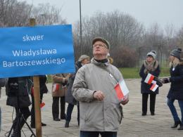 Wznieśli toast na skwerze im. Władysława Bartoszewskiego