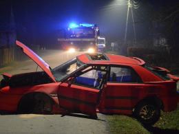 Kierowca mazdy wpadł w poślizg i uderzył w słup