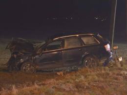 Audi dachowało w Gnojnej. 19-latek wypadł z pojazdu.