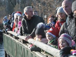 Dzieci wraz ze Świętym Mikołajem zwiedzały opolskie zoo