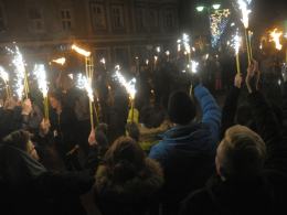 Świetlna osiemsetka, czyli jubileuszowy flash mob na opolskim rynku
