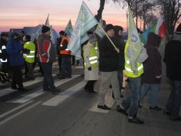 Duże Opole. Trwa blokada drogi w Czarnowąsach.