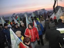 Duże Opole. Trwa blokada drogi w Czarnowąsach.