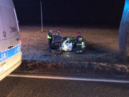 Śmiertelny wypadek na trasie Zawada-Węgry. Nie żyje kierowca mercedesa.