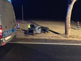 Śmiertelny wypadek na trasie Zawada-Węgry. Nie żyje kierowca mercedesa.
