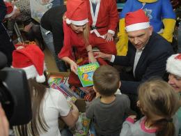 Święty Mikołaj odwiedził małych pacjentów WCM