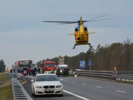 Wypadek na autostradzie A4. W akcji śmigłowiec LPR.