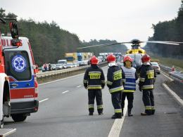 Wypadek na autostradzie A4. W akcji śmigłowiec LPR.