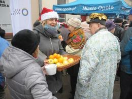 Arkadiusz Wiśniewski częstował wigilijnymi zupami Opolan