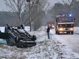 Uwaga - ślisko! Dwa wypadki pod Krasną Górą.