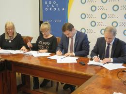 Na opolskim rynku staną okolicznościowe leżanki i siedziska