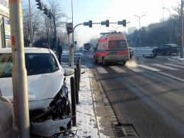 Wypadek na skrzyżowaniu ul. Ozimskiej i Plebiscytowej. Ranna kobieta w szpitalu.
