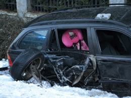 Pijana kierująca BMW wjechała w zaparkowany samochód