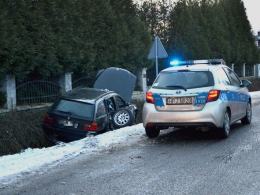 Pijana kierująca BMW wjechała w zaparkowany samochód