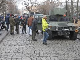 Piknik wojskowy przyciągnął na Plac Wolności setki opolan