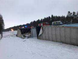 Ciężarówka przewróciła się na autostradzie A4