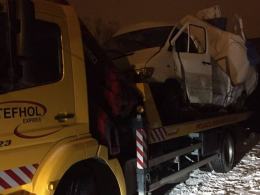 Bus roztrzaskał się na słupie. Kierowca był pijany?