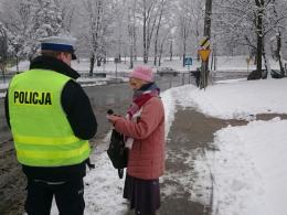 Odblaski mogą uratować życie. Policjanci rozdawali je Opolanom.