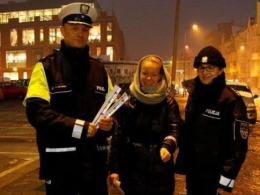 Odblaski mogą uratować życie. Policjanci rozdawali je Opolanom.