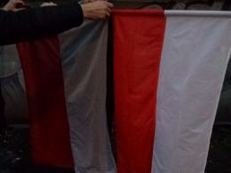 Działacze KOD "wyprali" flagę z biura Patryka Jakiego