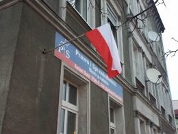 Działacze KOD "wyprali" flagę z biura Patryka Jakiego