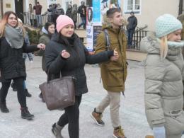 Blisko 1000 maturzystów zatańczyło poloneza na opolskim rynku